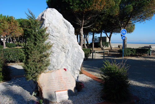 Argelès-sur-Mer: Monolito a los presos republicanos.